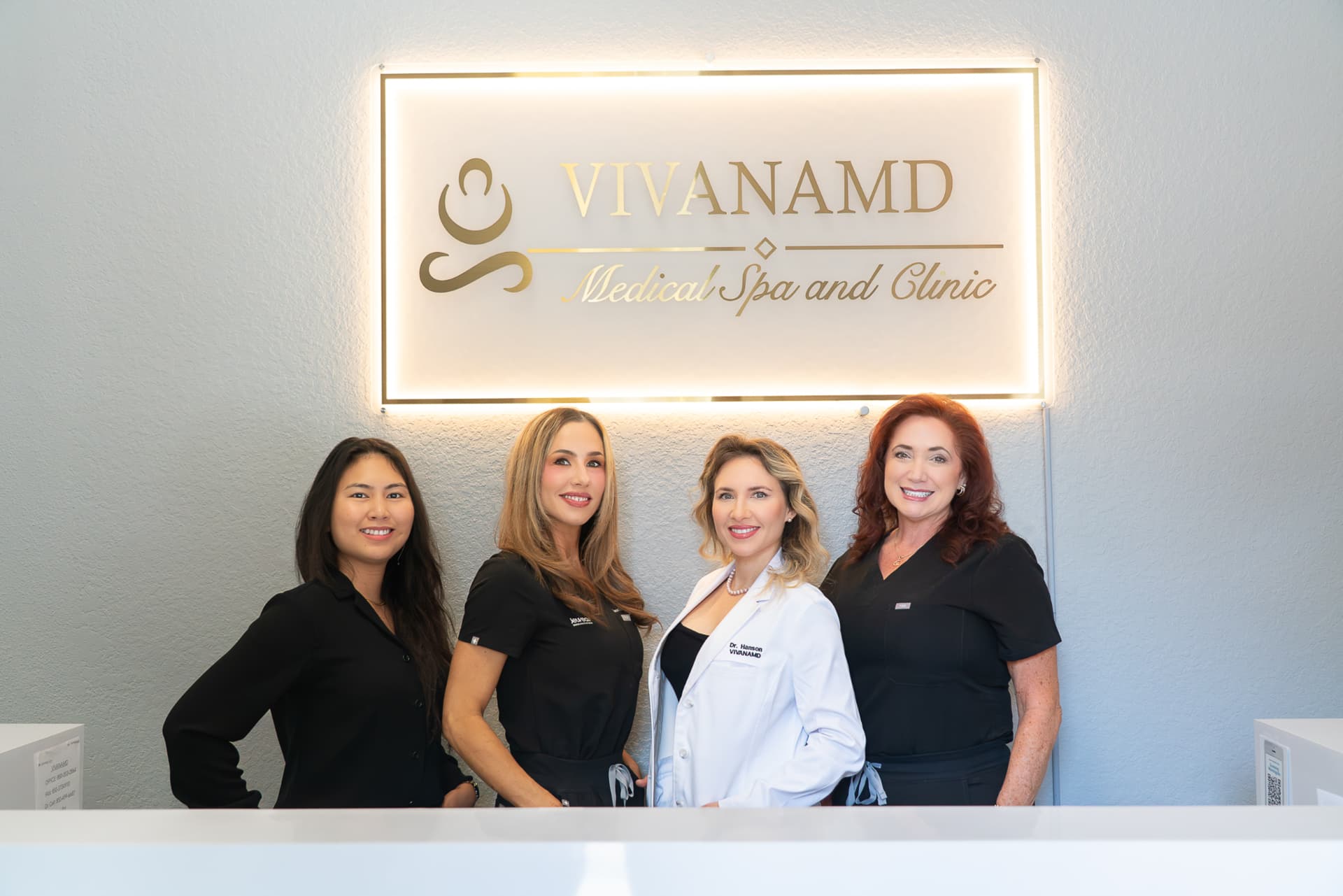 Dr. Hanson and the Vivana MD team at their Destin, Florida clinic